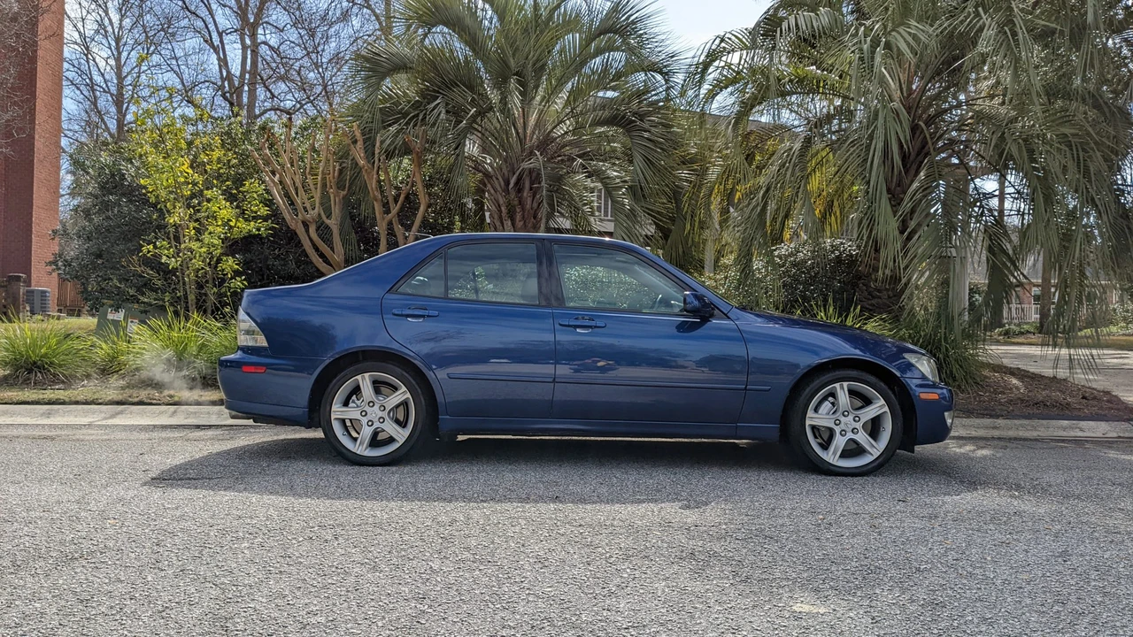 2001 Lexus IS 1st Gen - Image 27 of 31