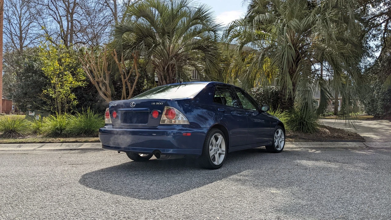 2001 Lexus IS 1st Gen - Image 29 of 31