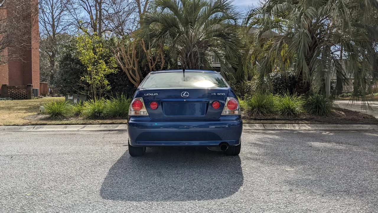 2001 Lexus IS 1st Gen - Image 30 of 31