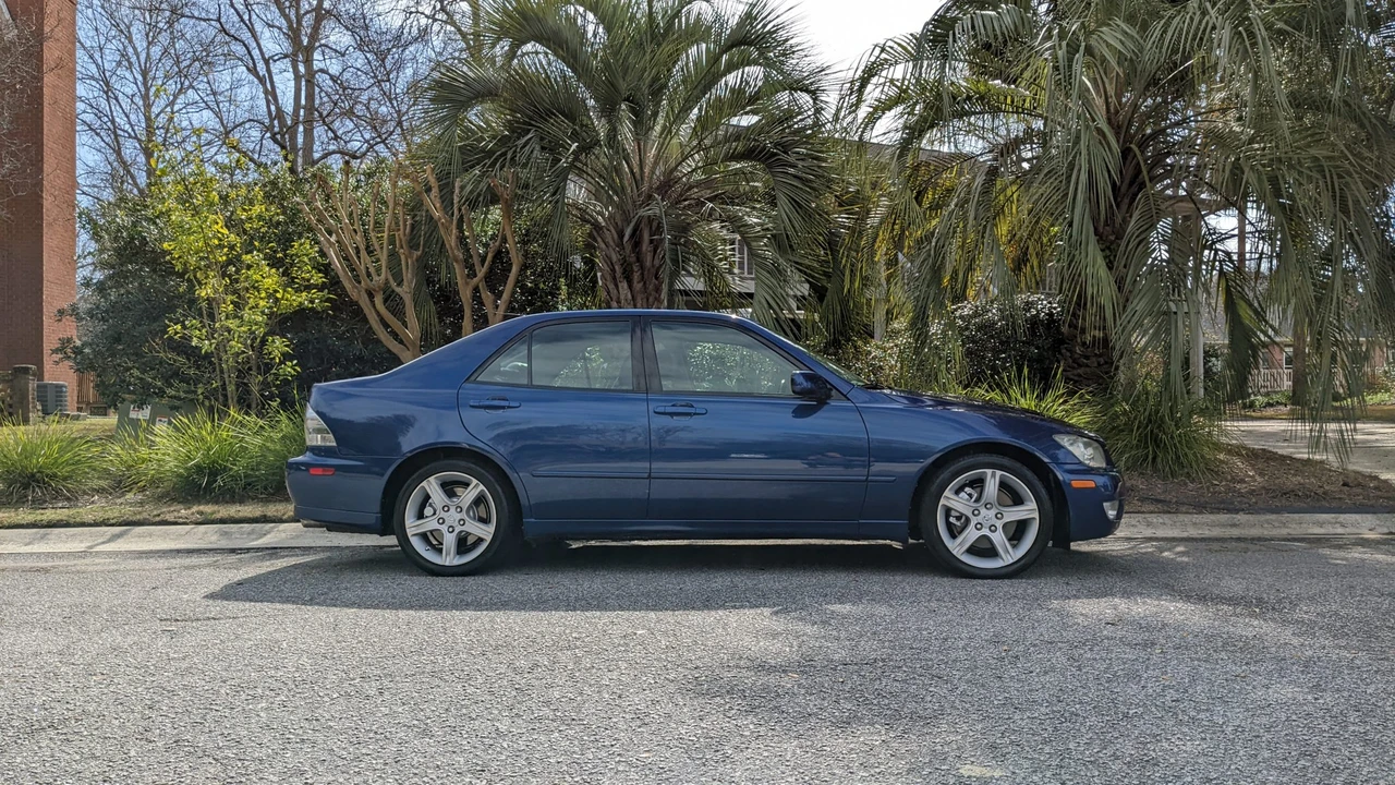 2001 Lexus IS 1st Gen - Image 28 of 31