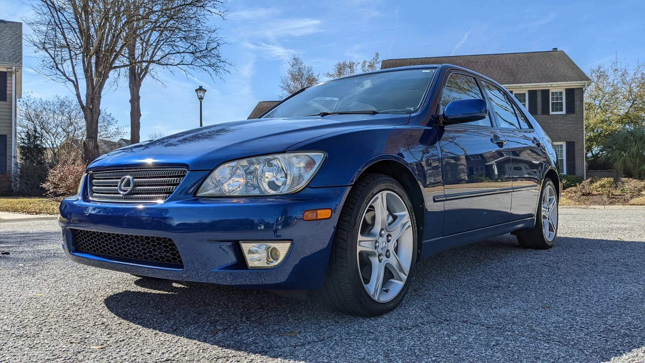 2001 Lexus IS 1st Gen - Image 24 of 31