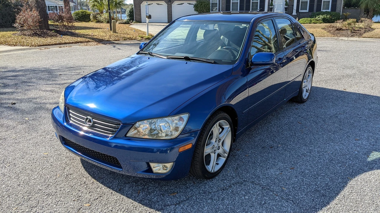 2001 Lexus IS 1st Gen - Image 2 of 31