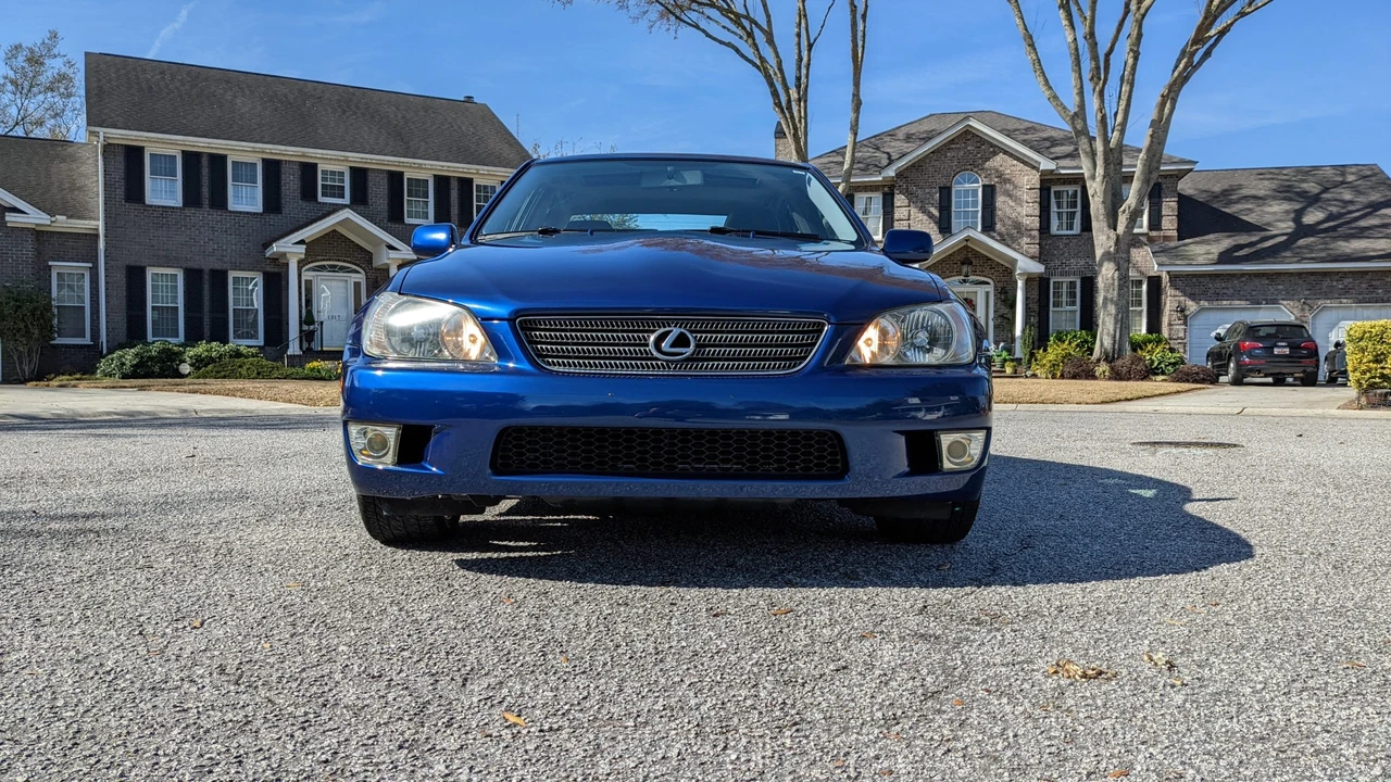 2001 Lexus IS 1st Gen - Image 21 of 31