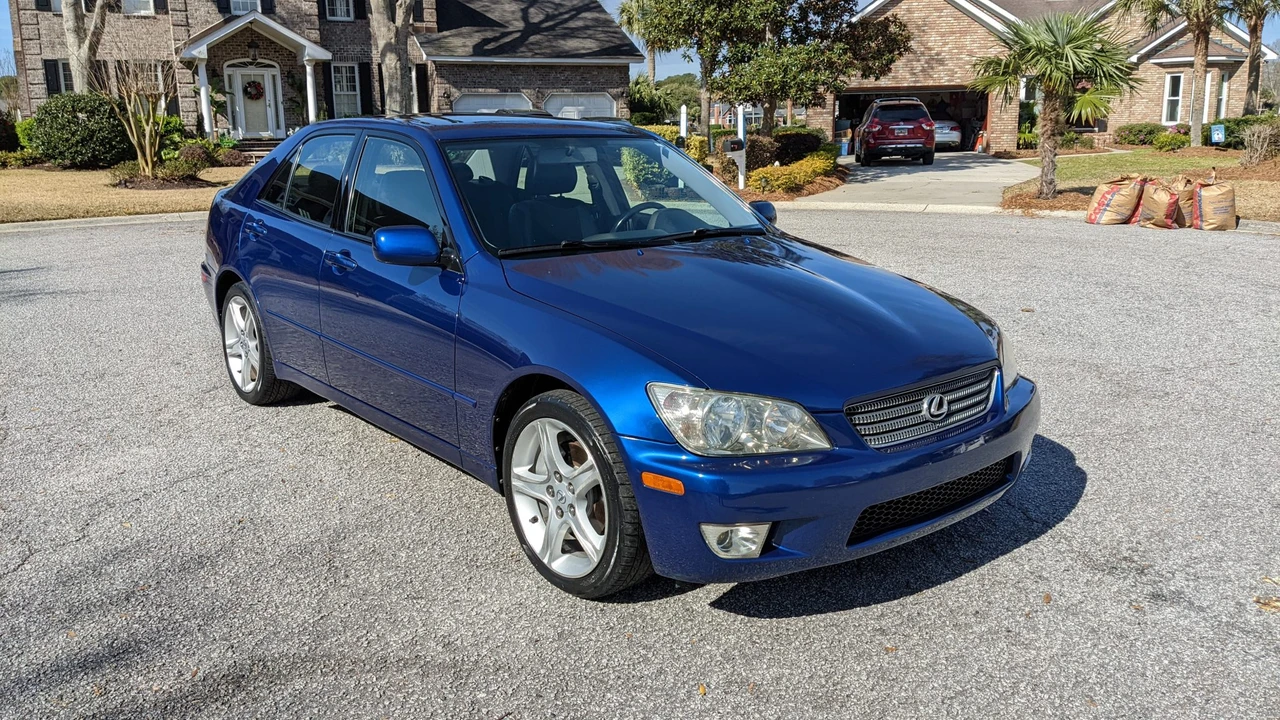 2001 Lexus IS 1st Gen - Image 19 of 31
