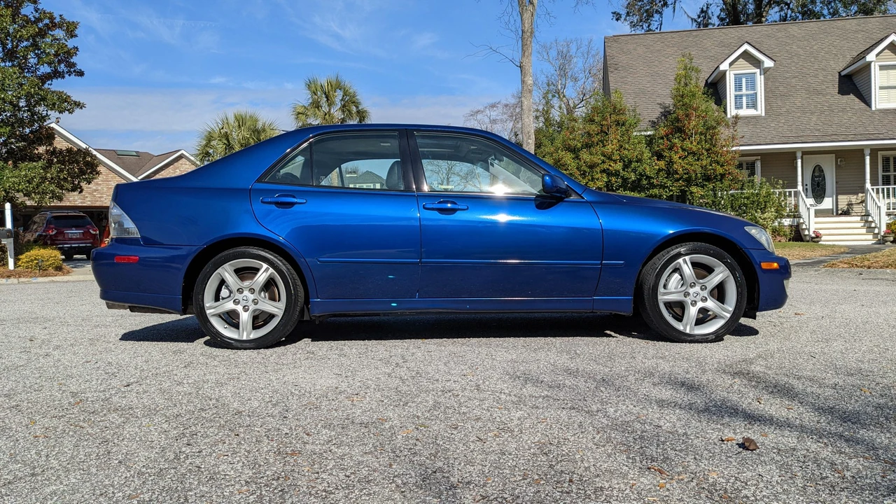 2001 Lexus IS 1st Gen - Image 17 of 31