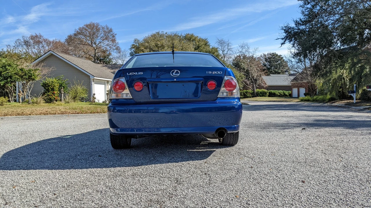 2001 Lexus IS 1st Gen - Image 11 of 31