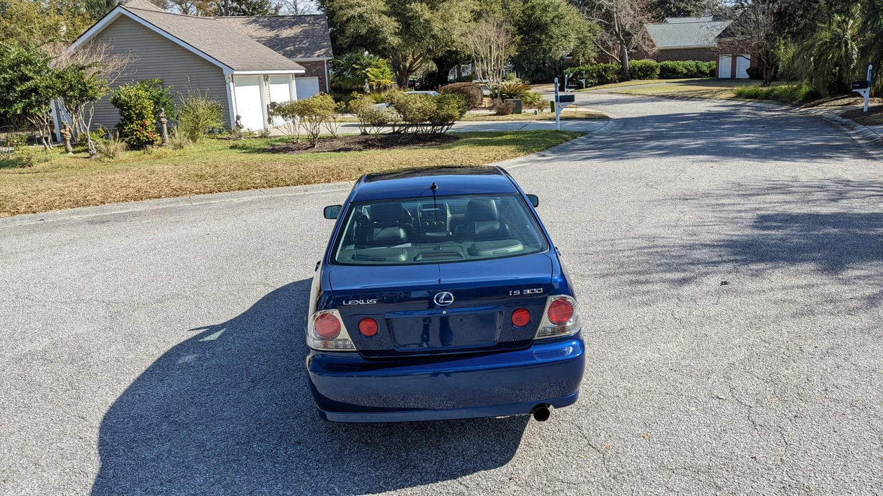 2001 Lexus IS 1st Gen - Image 9 of 31