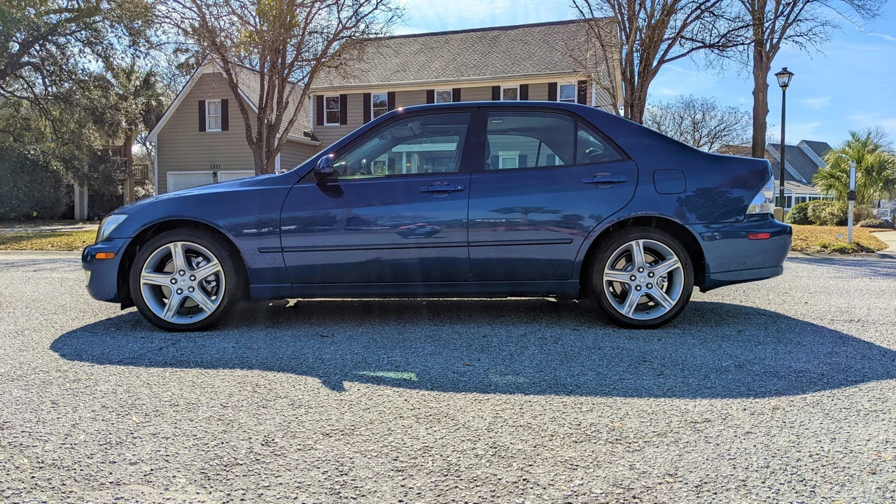 2001 Lexus IS 1st Gen - Image 5 of 31