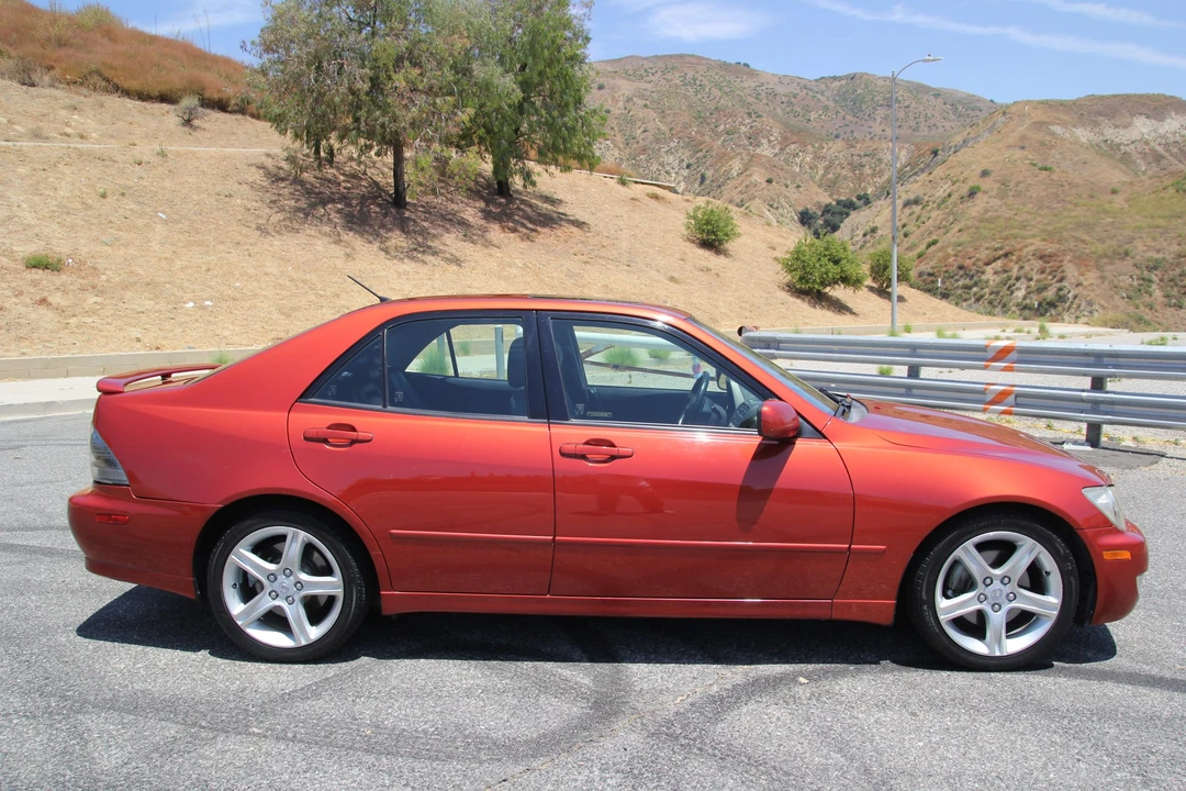 2001 Lexus IS 1st Gen - Image 11 of 31