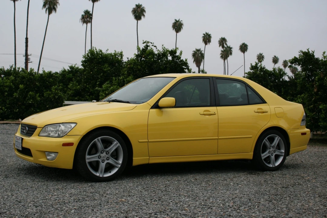 2001 Lexus IS 1st Gen - Image 12 of 31