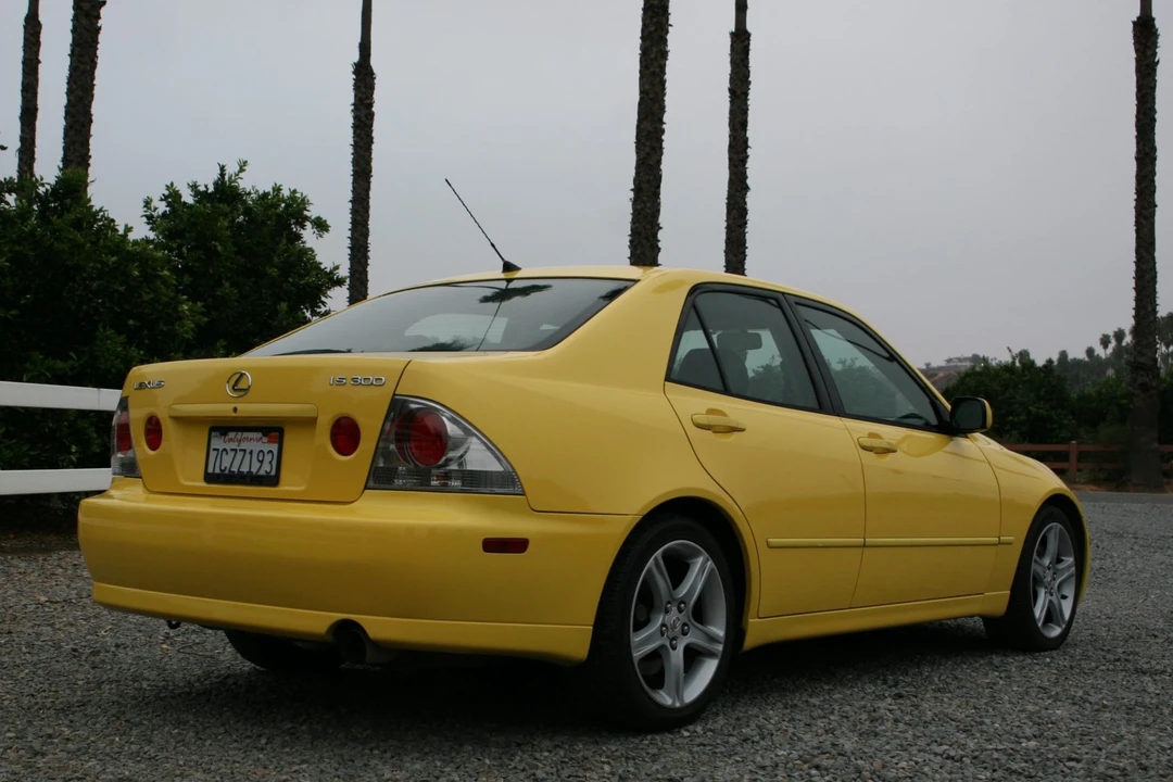 2001 Lexus IS 1st Gen - Image 9 of 31