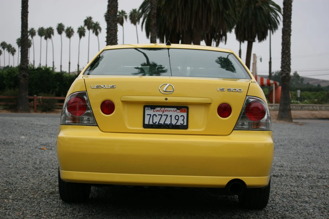 2001 Lexus IS 1st Gen - Image 10 of 31