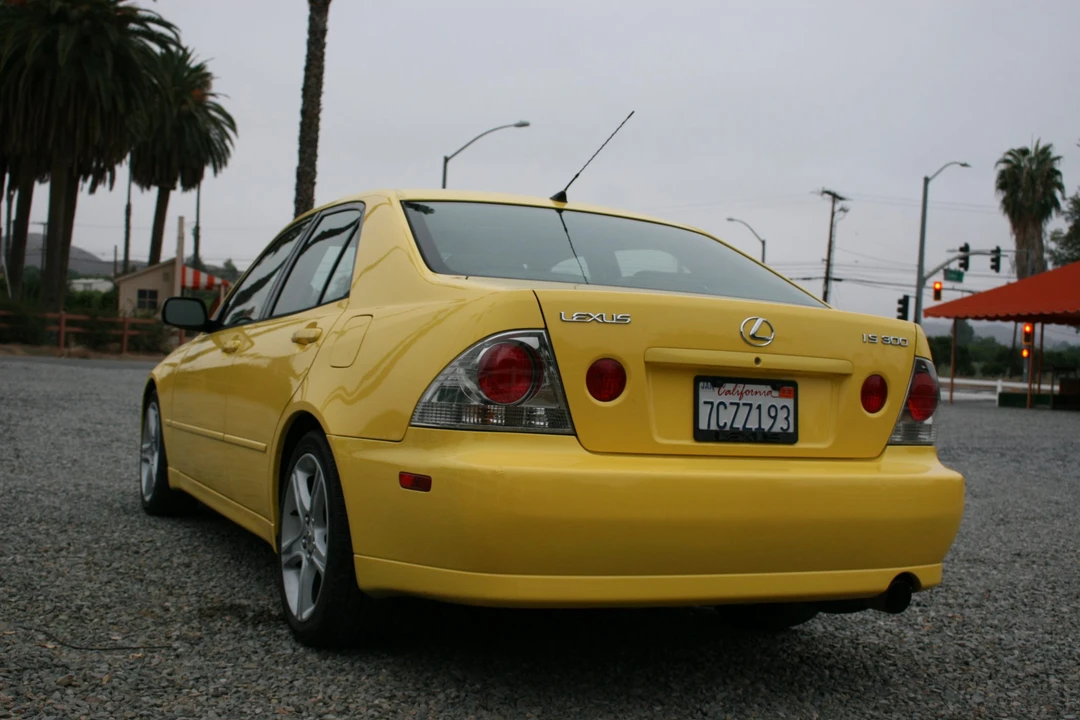 2001 Lexus IS 1st Gen - Image 11 of 31