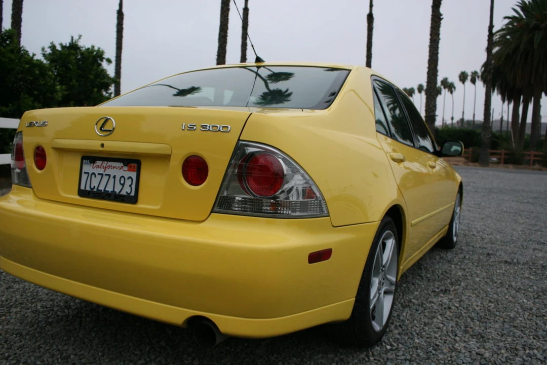 2001 Lexus IS 1st Gen - Image 23 of 31