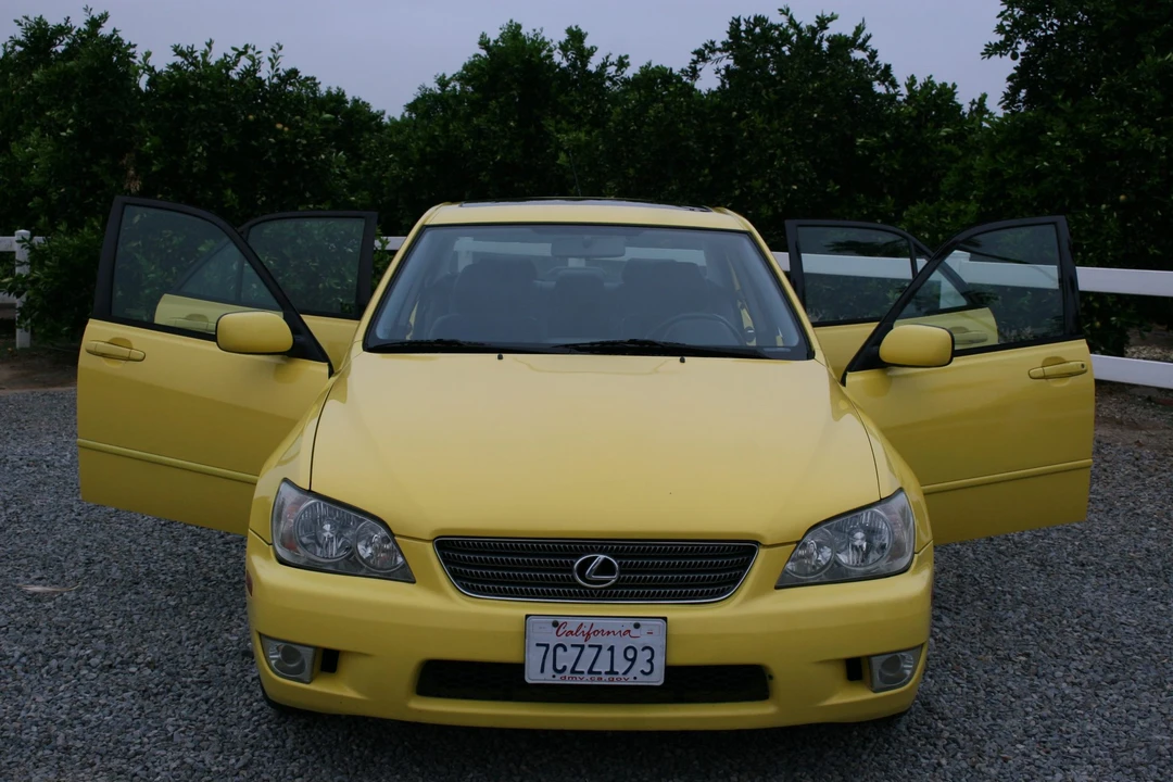 2001 Lexus IS 1st Gen - Image 13 of 31