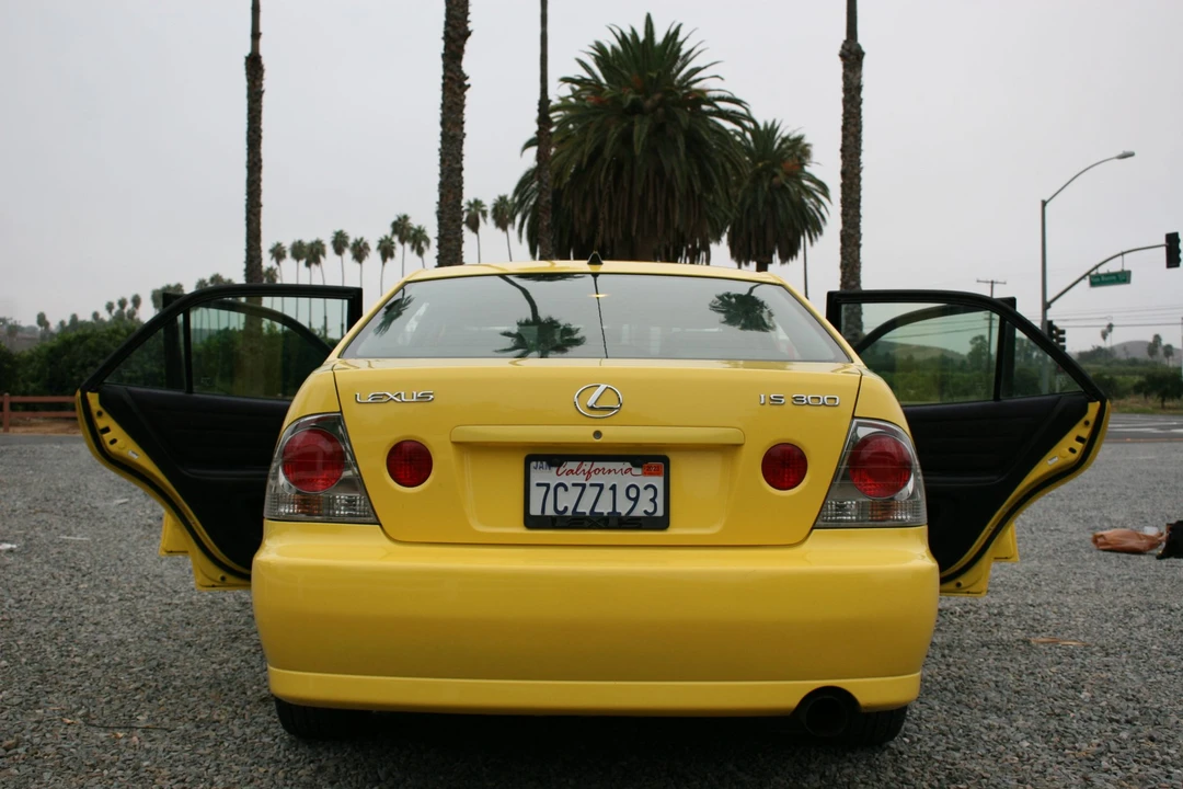 2001 Lexus IS 1st Gen - Image 14 of 31