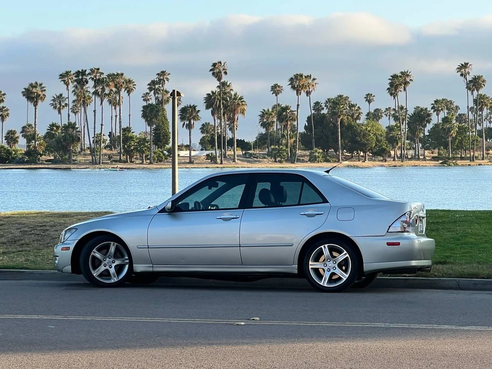 2001 Lexus IS 1st Gen - Image 3 of 18