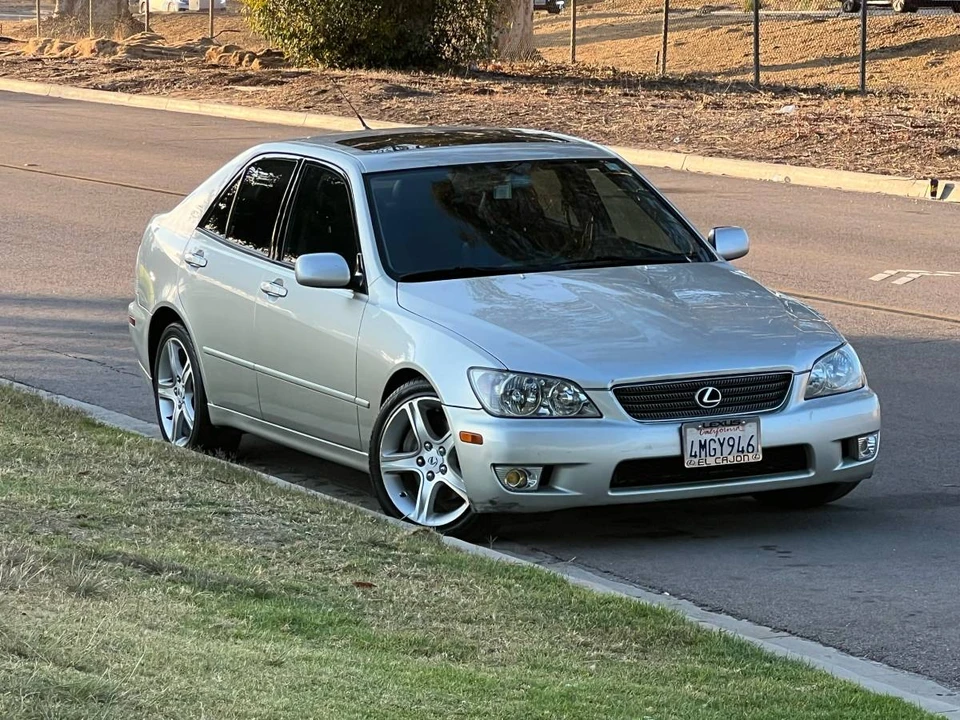 2001 Lexus IS 1st Gen - Image 8 of 18