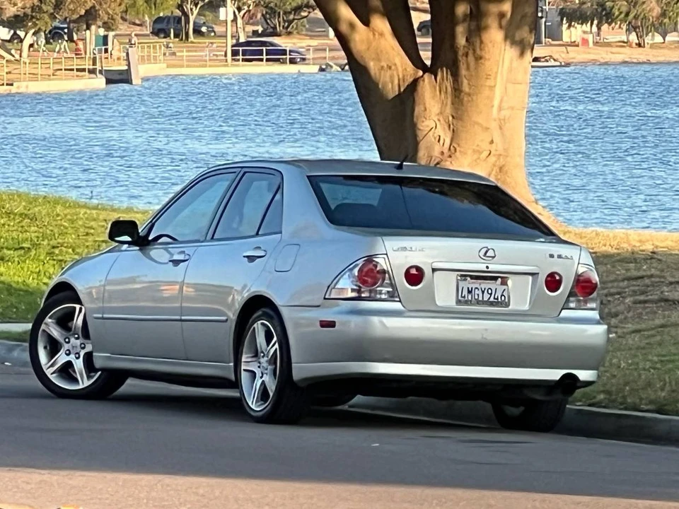 2001 Lexus IS 1st Gen - Image 10 of 18