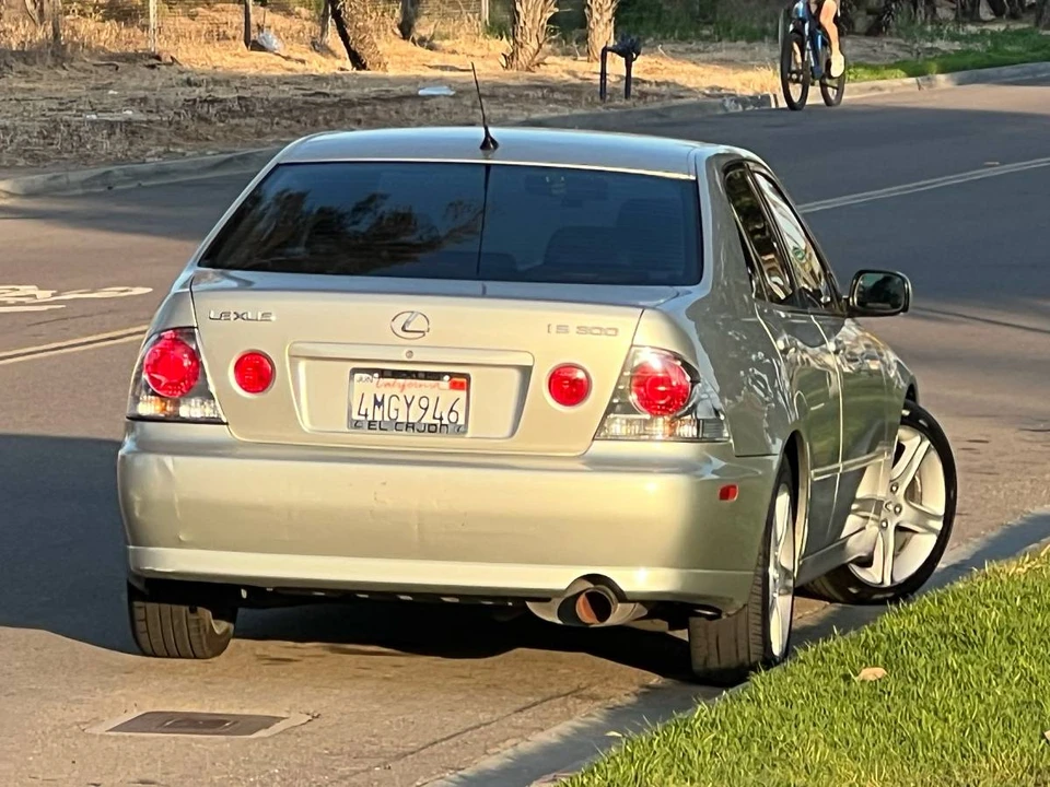 2001 Lexus IS 1st Gen - Image 4 of 18