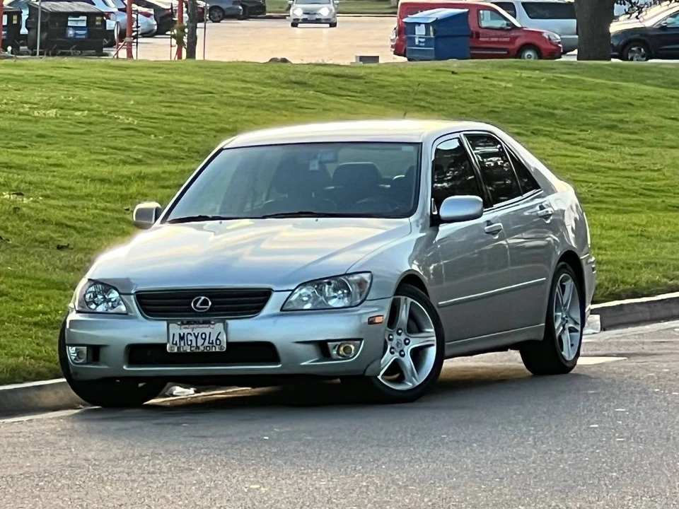 2001 Lexus IS 1st Gen - Image 2 of 18