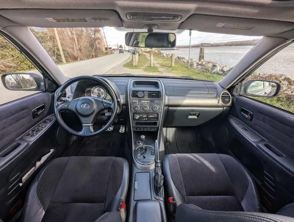 2001 Lexus IS 1st Gen - Image 9 of 13