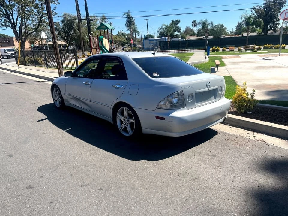 2001 Lexus IS 1st Gen - Image 2 of 11