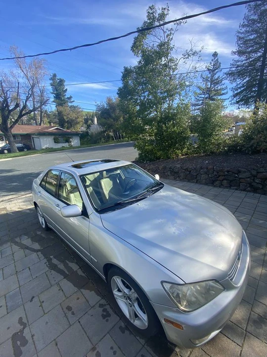 2001 Lexus IS 1st Gen - Image 2 of 10