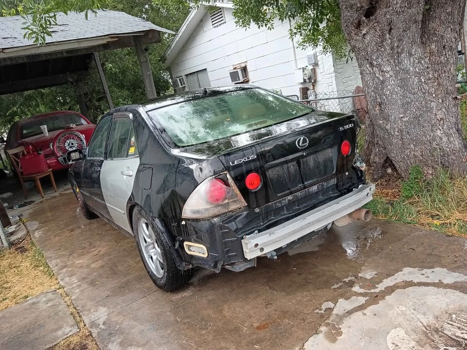 2001 Lexus IS 1st Gen - Image 10 of 10