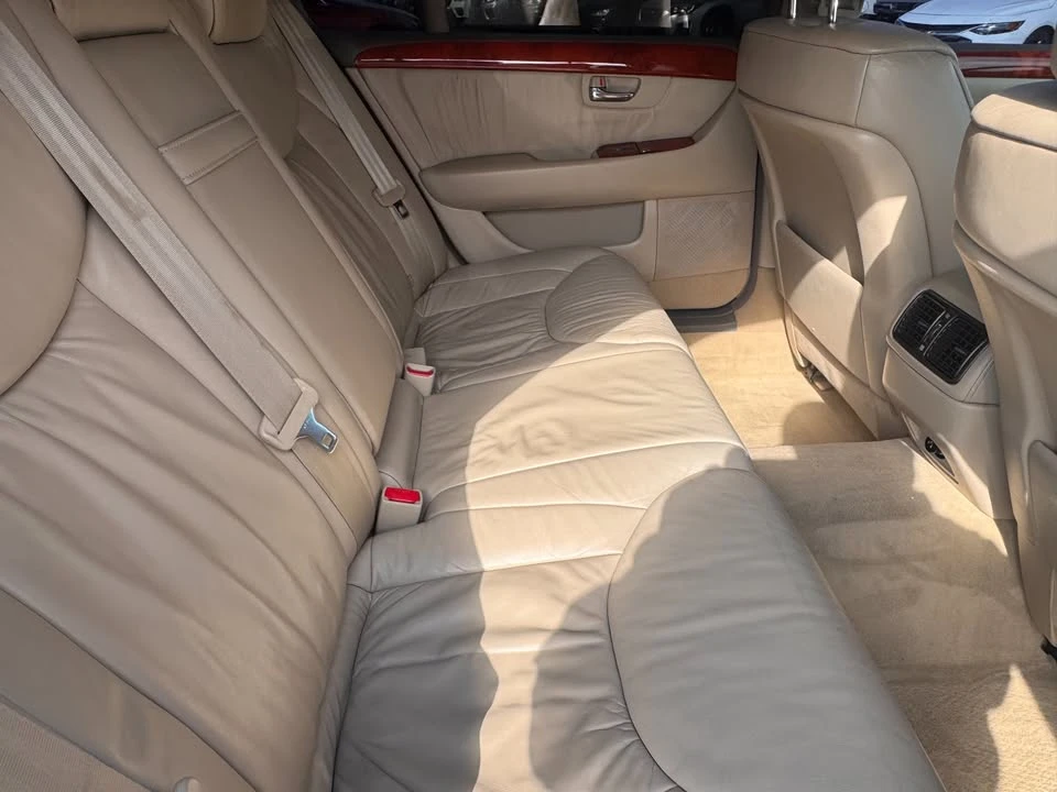 2001 Lexus LS 3rd Gen - Image 11 of 14