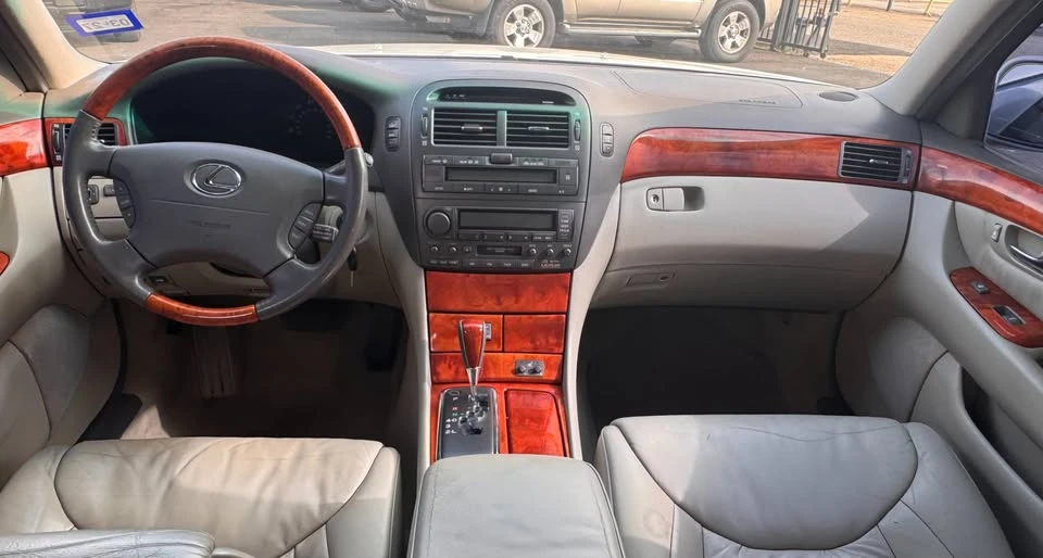 2001 Lexus LS 3rd Gen - Image 12 of 14