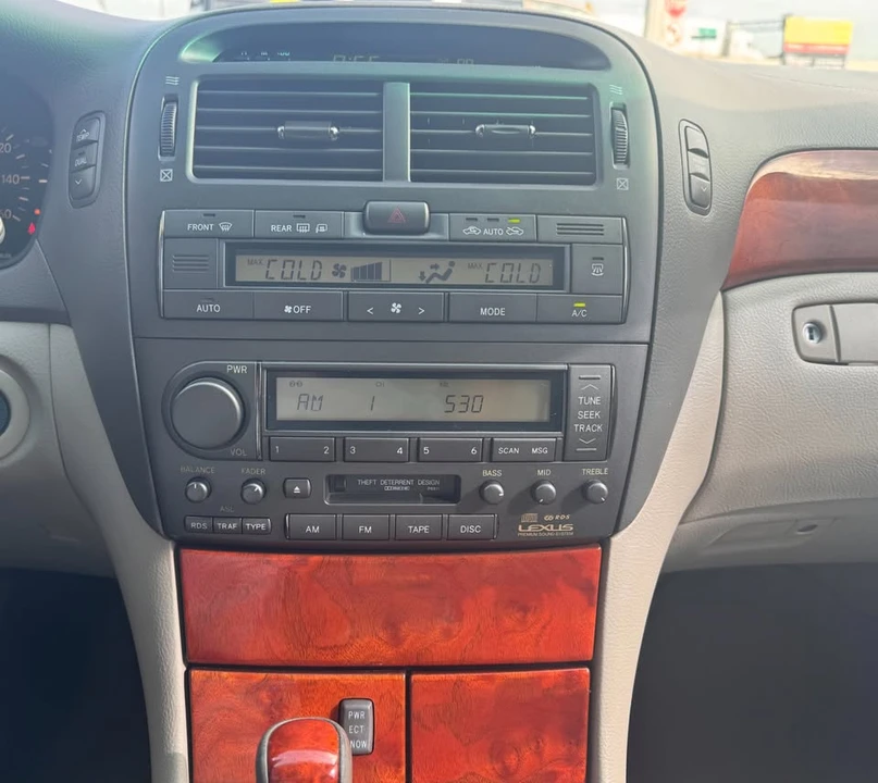 2001 Lexus LS 3rd Gen - Image 14 of 14