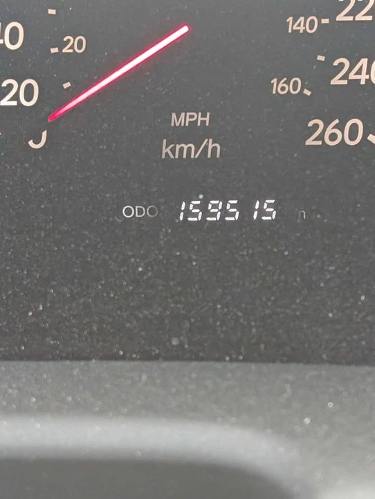 2001 Lexus LS 3rd Gen - Image 13 of 13