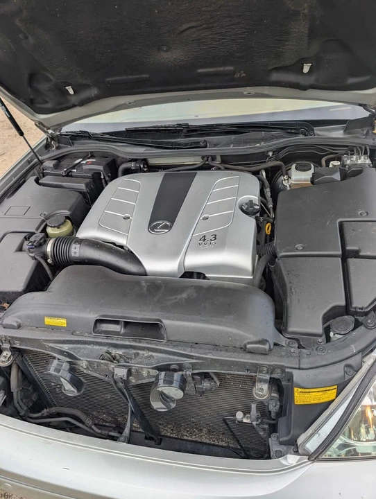 2001 Lexus LS 3rd Gen - Image 3 of 13