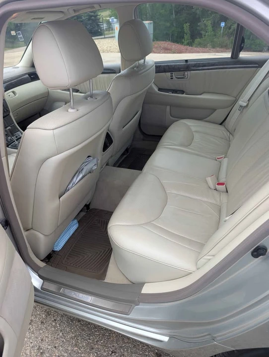 2001 Lexus LS 3rd Gen - Image 5 of 13