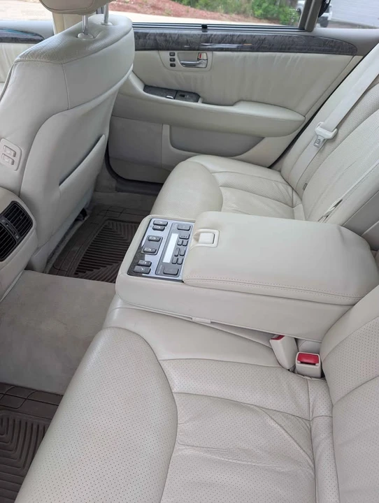 2001 Lexus LS 3rd Gen - Image 6 of 13
