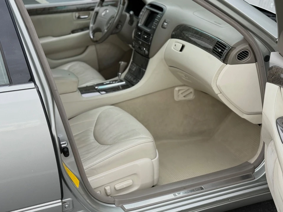 2001 Lexus LS 3rd Gen - Image 20 of 21