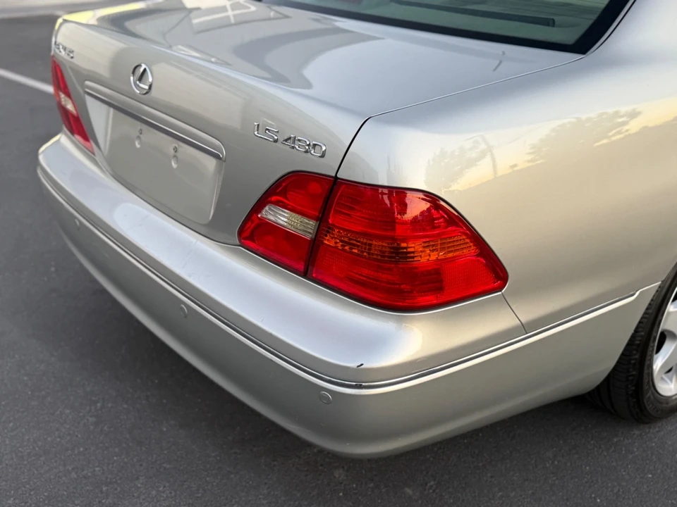 2001 Lexus LS 3rd Gen - Image 13 of 21