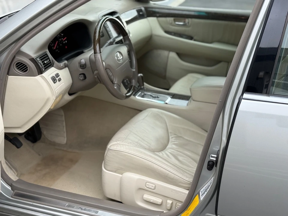 2001 Lexus LS 3rd Gen - Image 18 of 21