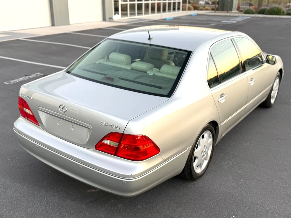 2001 Lexus LS 3rd Gen - Image 17 of 21
