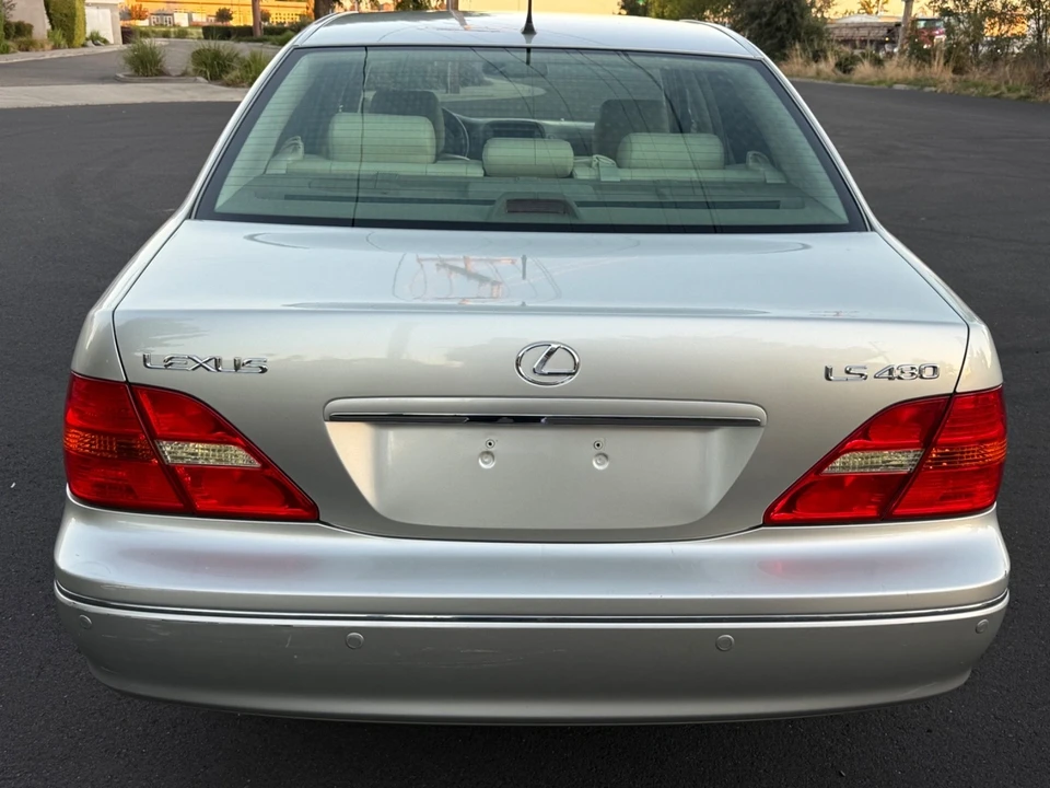 2001 Lexus LS 3rd Gen - Image 16 of 21