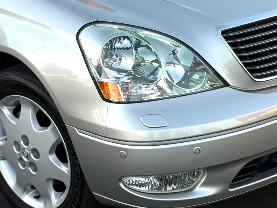 2001 Lexus LS 3rd Gen - Image 12 of 21