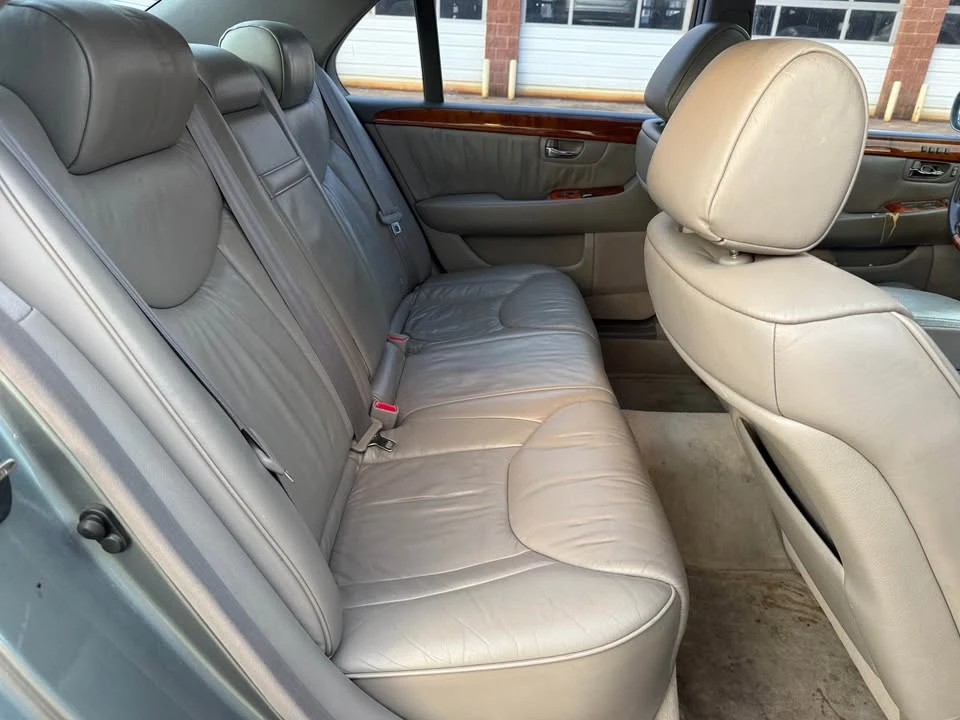 2001 Lexus LS 3rd Gen - Image 7 of 9