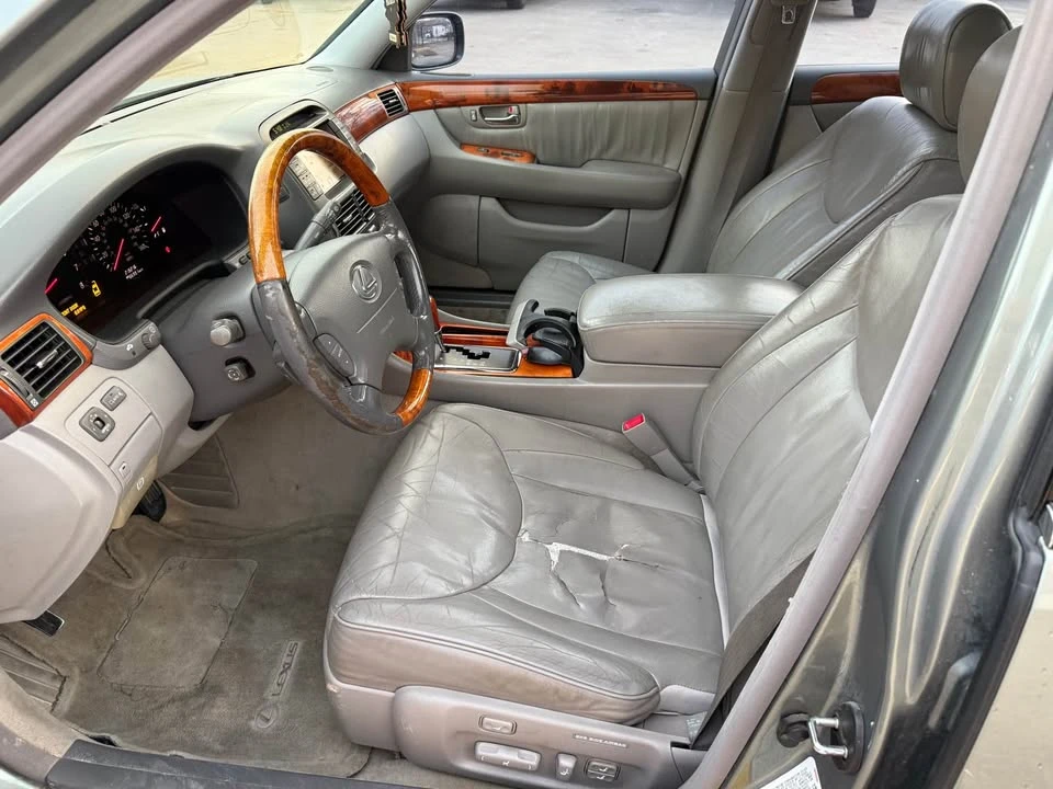 2001 Lexus LS 3rd Gen - Image 8 of 9