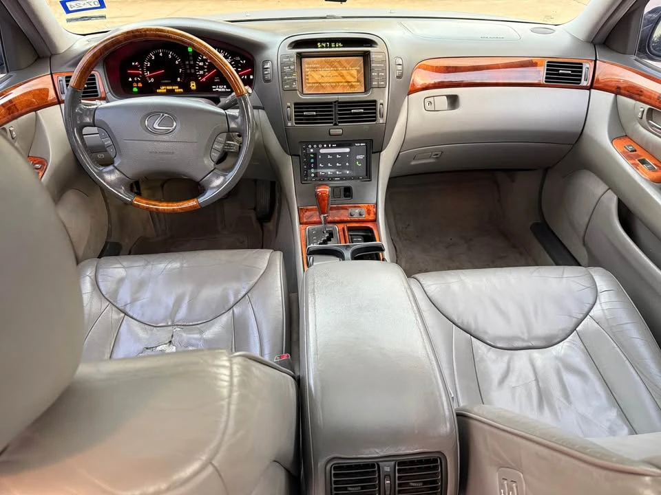 2001 Lexus LS 3rd Gen - Image 5 of 9