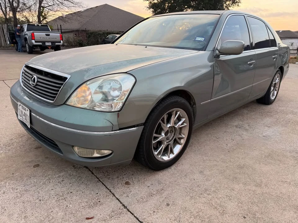 2001 Lexus LS 3rd Gen - Image 2 of 9