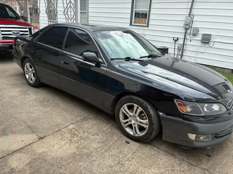 2001 Lexus LS 3rd Gen - Image 6 of 6
