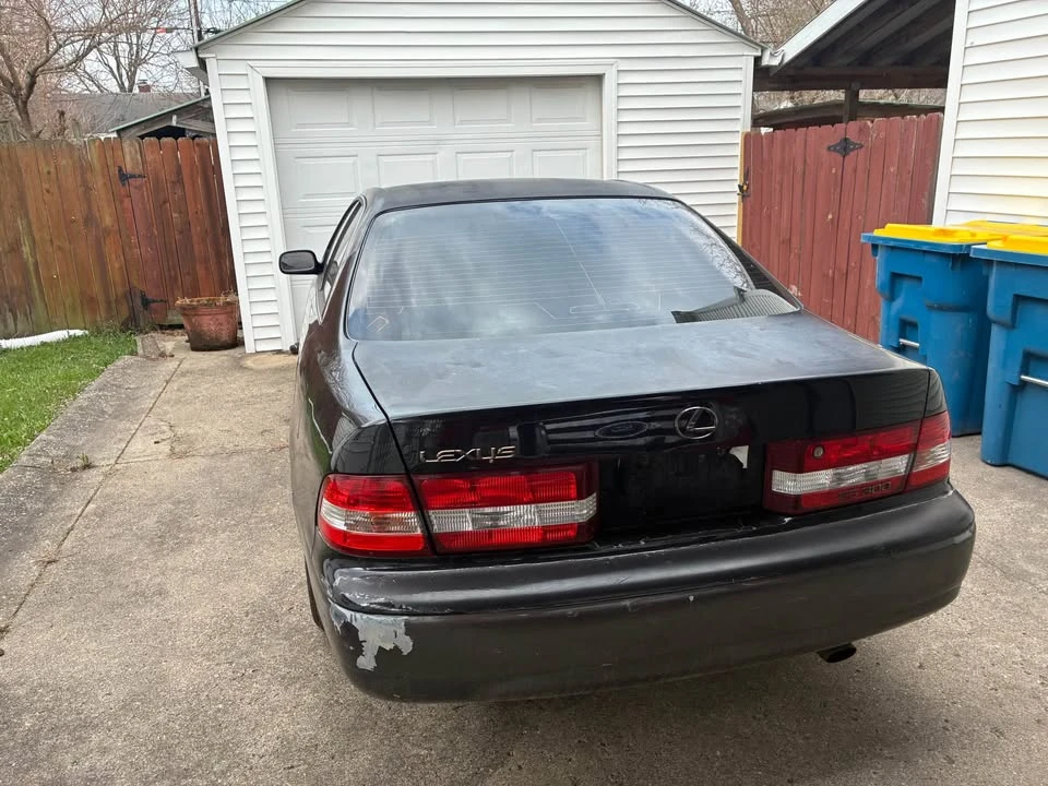 2001 Lexus LS 3rd Gen - Image 5 of 6
