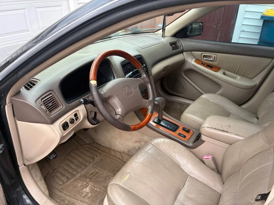 2001 Lexus LS 3rd Gen - Image 2 of 6