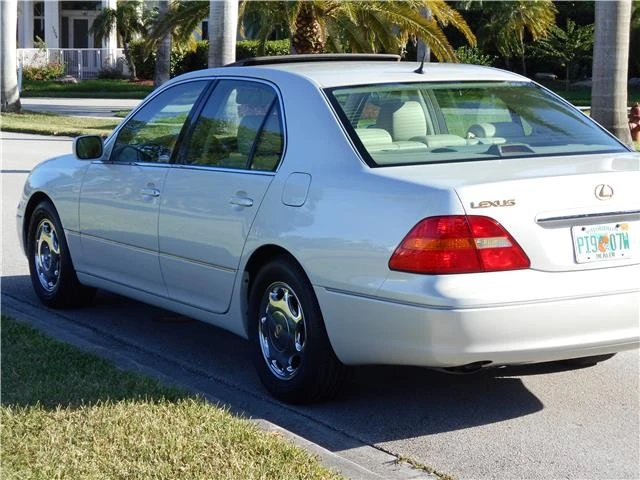 2001 Lexus LS 3rd Gen - Image 9 of 12